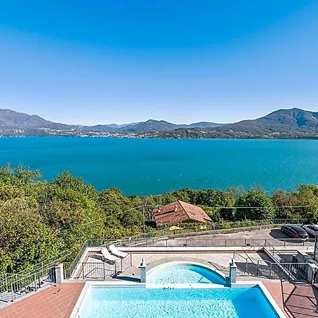 Residential Complex With Panoramic Views And Pool 오게비오